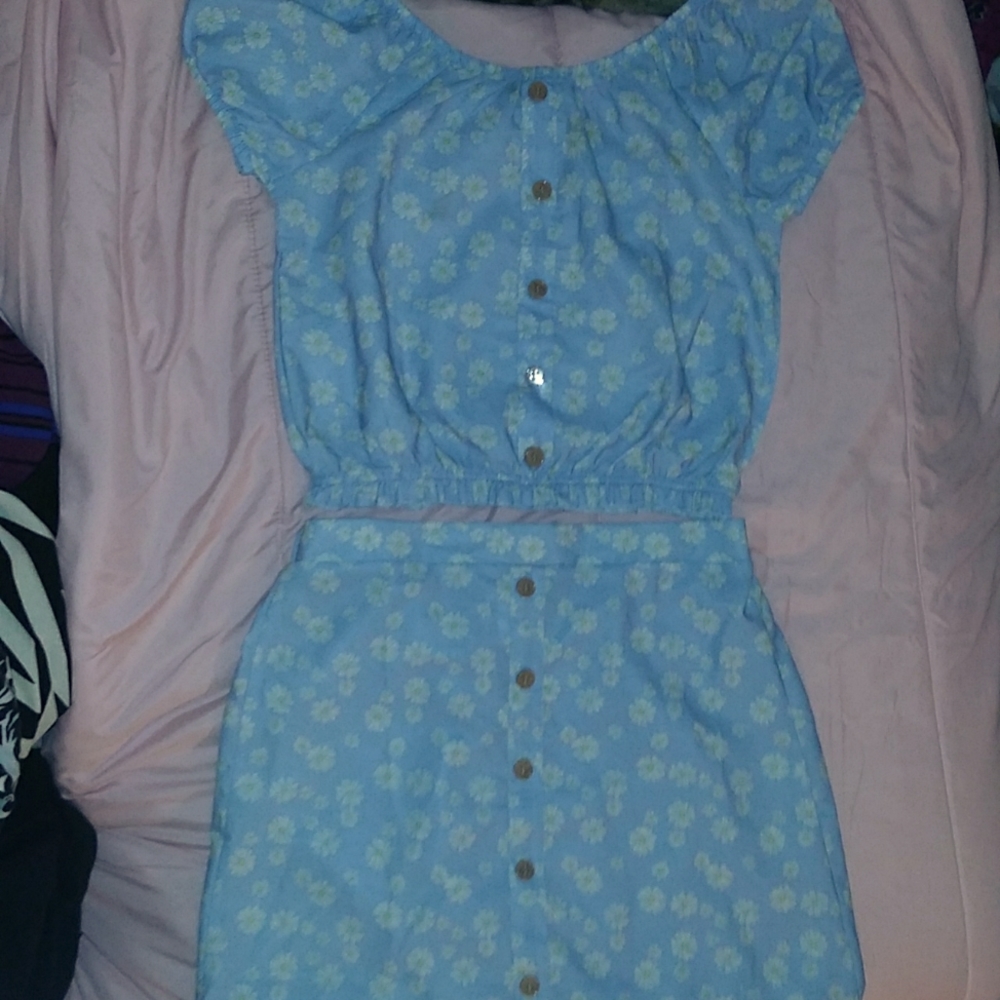 Blue/white floral blouse(M) and skirt (S) with brown buttons
